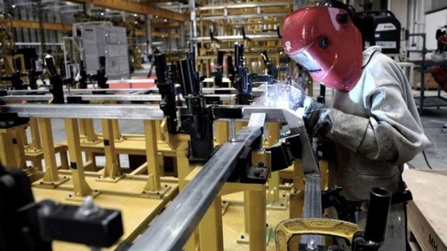 La actividad industrial tuvo un año difícil en 2023 pero directamente se derrumbó en el inicio de 2024, producto de las medidas económicas del gobierno.